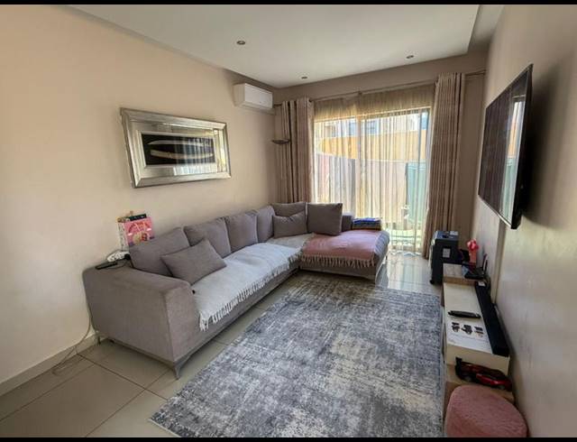 2 BEDROOM APARTMENT FOR SALE IN RASLOUW GARDENS